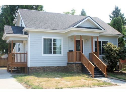 1216 Irvine St, Mcminnville OR  97128-3744 exterior