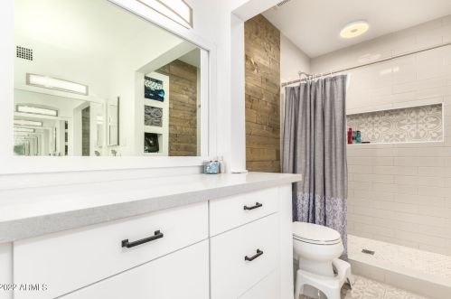 4927 43rd St, Phoenix AZ 85050-3358 exterior