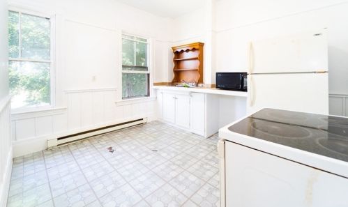 73 Tremont St, Taunton MA 02780-3083 exterior