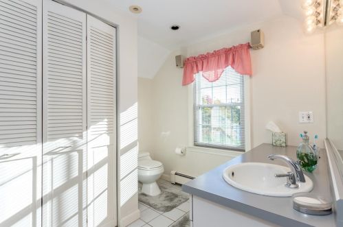 595 Randolph St, Canton MA 02021-1321 exterior