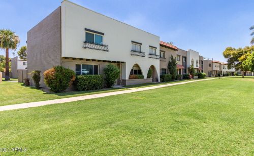 2858 Clarendon Ave, Phoenix AZ 85033-4117 exterior