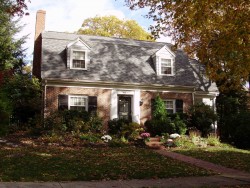 32 Hyde St, Newton, MA 02461-1204