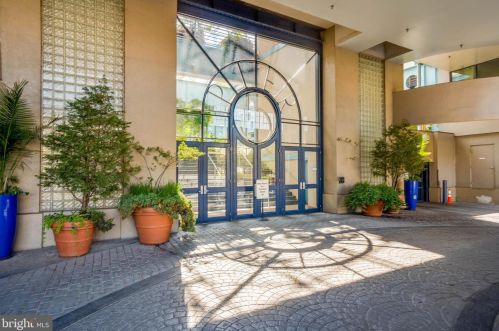 7 Columbus Blvd, Philadelphia PA  19106-1402 exterior