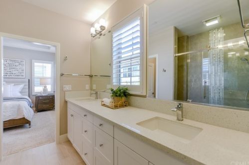 32 Larkfield, Irvine CA 92620-2140 exterior