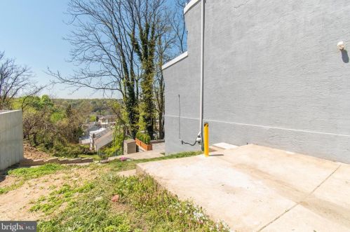 4472 Fleming St, Philadelphia, PA 19128-4809