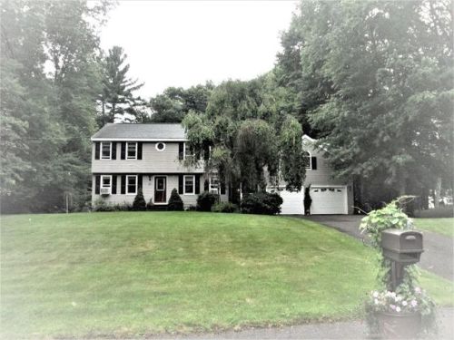 27 Concord Rd, Dracut, MA 01826-1685