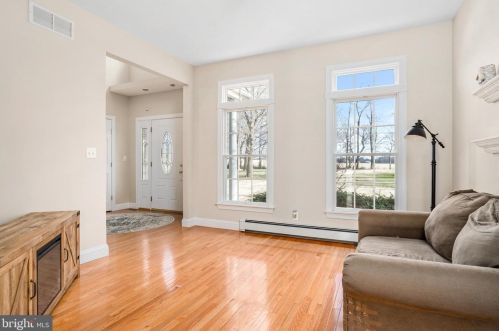 71 Mill Ln, Columbus NJ 08022-1940 exterior