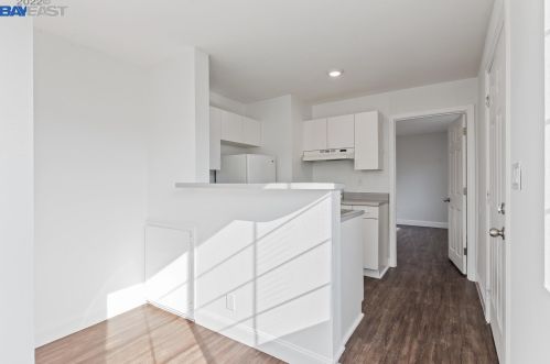 13095 Neptune Dr, San Leandro CA  94577-3130 exterior