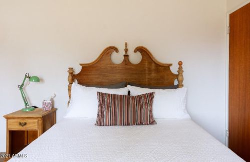 1631 Catalina Dr, Phoenix AZ 85018-7212 exterior