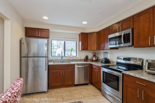 6 Tower Hl Dr, Tinton Falls NJ 07701-2473 exterior