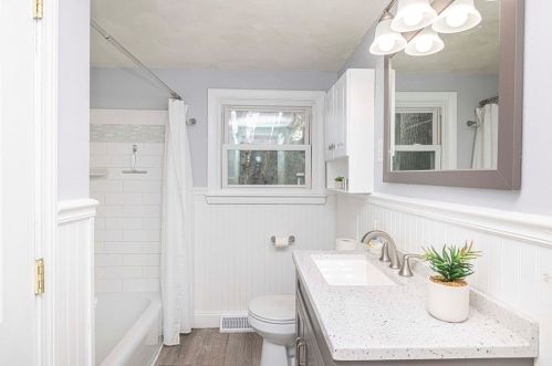 194 Hart St, Taunton MA 02780-6945 exterior