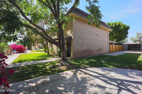 8135 Central Ave, Phoenix AZ  85020-3671 exterior