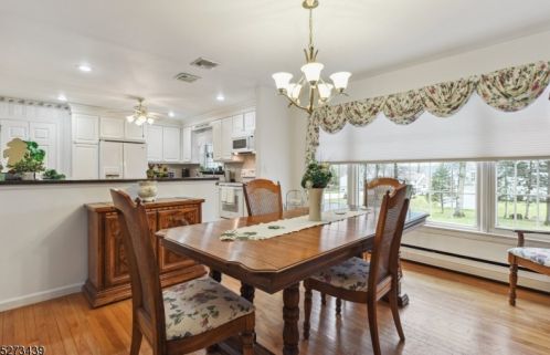 47 Ronald Dr, East Hanover NJ  07936-1420 exterior