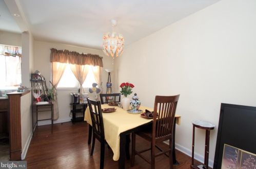 6727 5th St, Philadelphia, PA 19126-3026