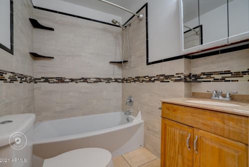 11041 18 Dr, Phoenix AZ 85007-2433 exterior