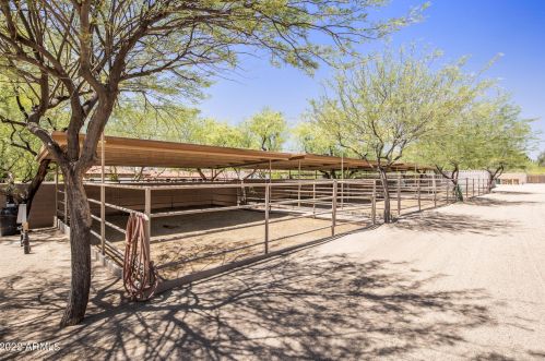 2020 Bethany Home Rd, Phoenix AZ 85014-2434 exterior