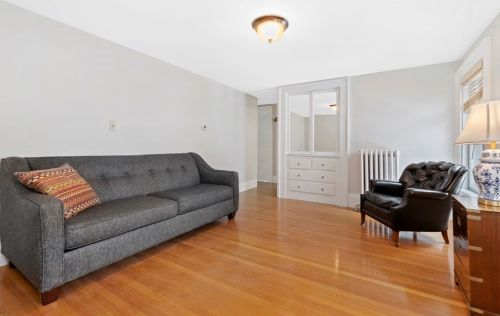 42 Maple St, Newton MA 02458-1712 exterior