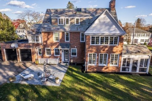 48 Cary Ave, Milton MA 02186-4222 exterior