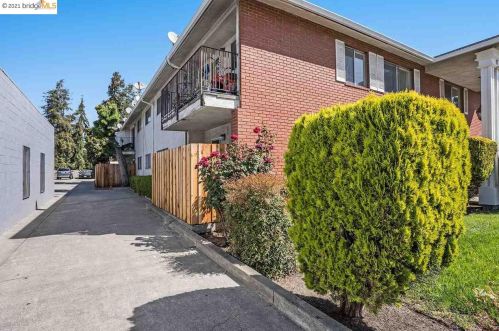 300 Warren Ave, San Leandro CA 94577-5063 exterior