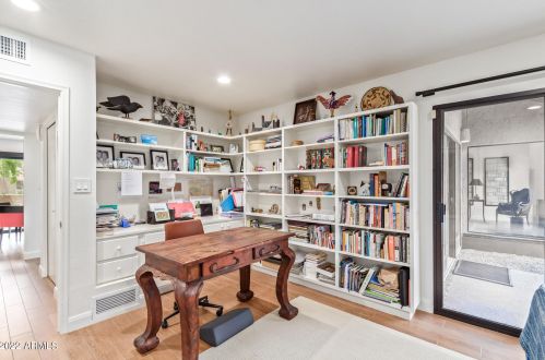 4450 Camelback Rd, Phoenix AZ 85018-2829 exterior