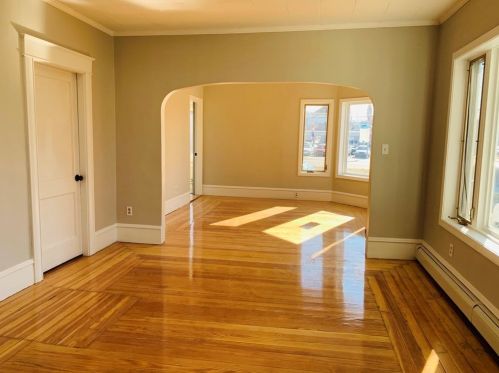 1427 Plymouth Ave, Fall River MA 02721-2562 exterior