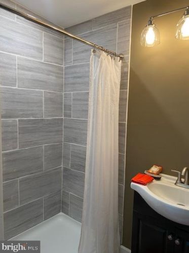 1564 Center St, West Deptford NJ  08086-3098 exterior