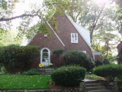 80 Brackett Rd, Newton, MA 02458-2614