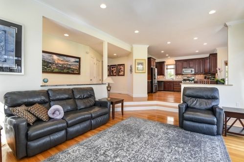 208 Vly Rd, Needham MA 02492-4720 exterior