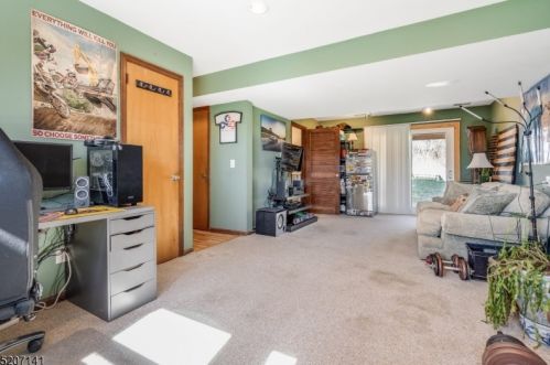 370 Shire Rd, Milford NJ  08848-1720 exterior