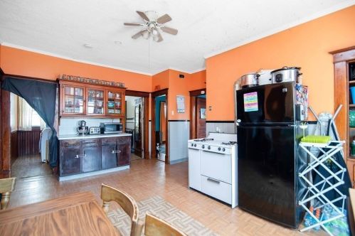 19 Almont Ave, Worcester MA 01604-3002 exterior