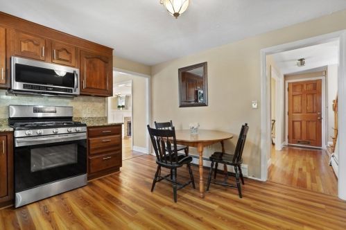 34 Rose St, Milton MA 02186-4616 exterior