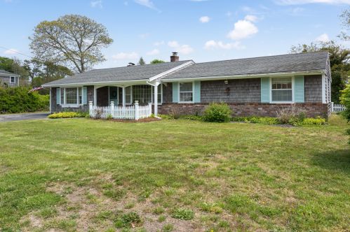 61 Bishops Ter, Chatham, MA 02633-1924