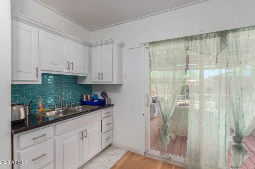 2209 Adams, Phoenix AZ 85009-5234 exterior