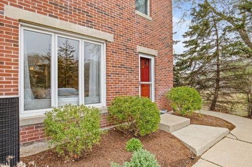 164 Quincy Shore Dr, Quincy MA 02171-2940 exterior