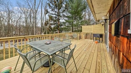 25 Catherine Ct, Skyline Lakes NJ  07456-1838 exterior