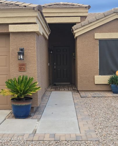 5706 33rd Dr, Phoenix, AZ 85041-4318