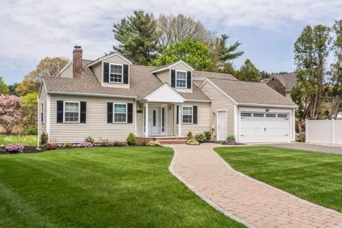 262 Salem St, Lynnfield MA  01940-2322 exterior