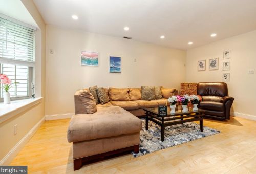 706 Garrison Ct, West Deptford, NJ 08051-2030