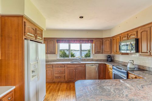 48 Strong Is Rd, Chatham MA 02633-1435 exterior