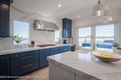 670 Little Silver Point Rd, Little Silver NJ  07739-1737 exterior