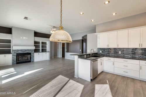 519 Anderson Ave, Phoenix AZ 85023-2211 exterior