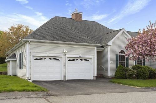 32 Hickory Xing, Dracut, MA 01826-2584