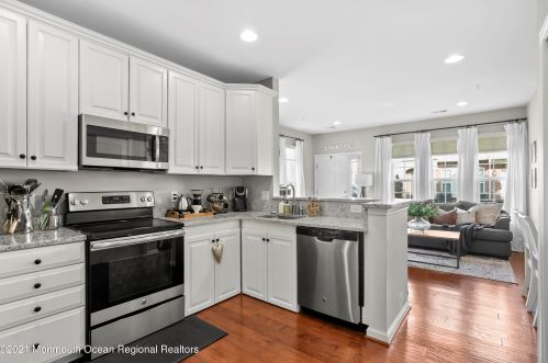 1 Kyle Dr, Tinton Falls NJ 07712-7535 exterior