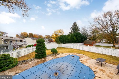 422 Meadowcroft Rd, West Deptford NJ 08096-4007 exterior