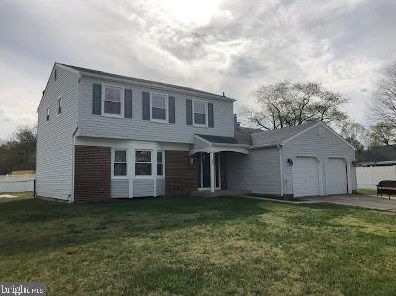 207 Hampshire Dr, West Deptford NJ 08096-4206 exterior