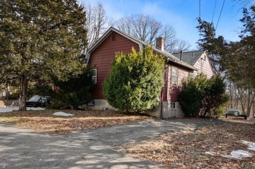 58 Taylor St, Needham, MA 02494-1814