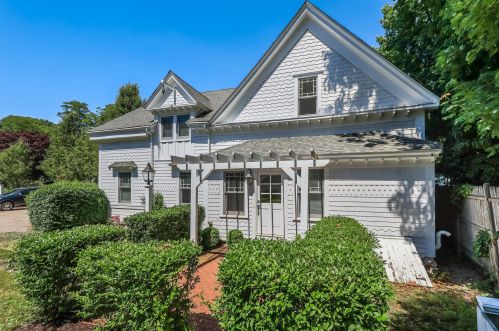 40 Main St, Falmouth MA 02540-3129 exterior