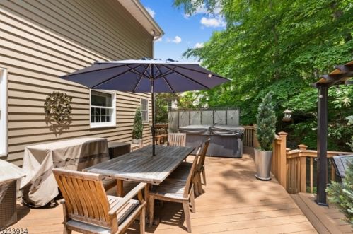 6 Cheshire Ln, Skyline Lakes NJ 07456-2743 exterior