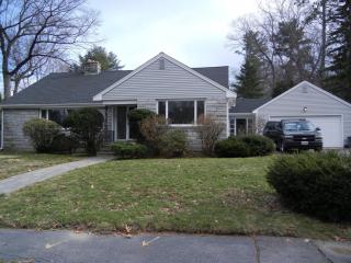2 Nottingham Rd, Lynnfield MA  01940-2212 exterior
