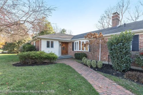 589 Harding Rd, Little Silver, NJ 07739-1605